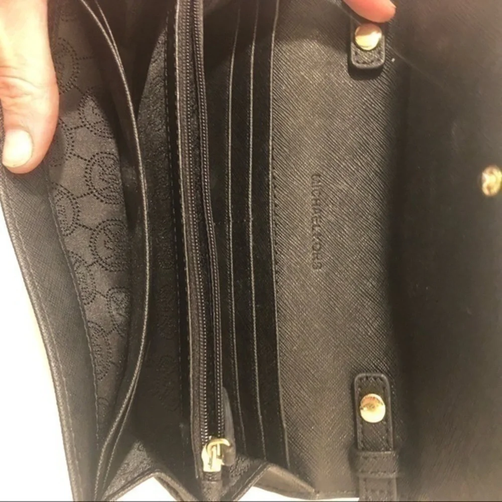 Michael kors convertible crossbody clutch bag